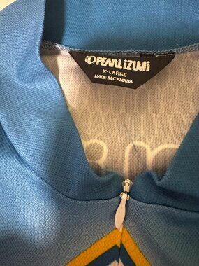 QPEARLIE IZUMI SHIRT SIZE XL  SHORT SLEEVE THREE BACK POCKET